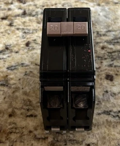 CUTLER HAMMER EATON CH220 2- POLE 20 A 250 VAC METAL FOOT - Picture 1 of 3