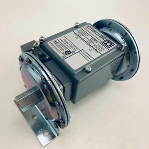 SQUARE D GGW1 0.25 - 10psi Differential Pressure Switch Class 9012 Series 3 - Picture 1 of 2