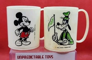 2 mini tazas de plástico vintage WALT DISNEY 2,5" Mickey Mouse Goofy difícil de encontrar - Imagen 1 de 8