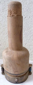 OENOLOGIE VITICULTURE ANCIEN ENFONCE-CAPSULE BOIS ET BRONZE MARQUE BARRIQUE - Picture 1 of 4
