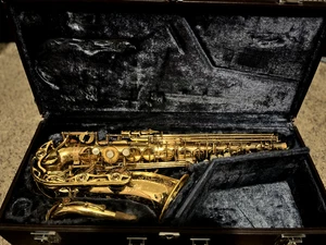 YAMAHA YAS-62 Purple Logo Alto Saxophone - Picture 1 of 21