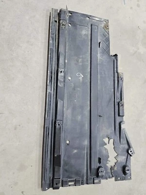 AUDI A4 S4 S5 A5 2009-2012 PARTE INFERIOR IZQUIERDA CUBIERTA DE COCHE FORRO PROTECTOR CONTRA SALPICADURAS OEM Foto 1 de 4