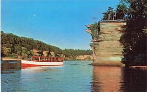 At Hawk's Beak, Wisconsin Dells, Wisconsin Vintage PC - Picture 1 of 2