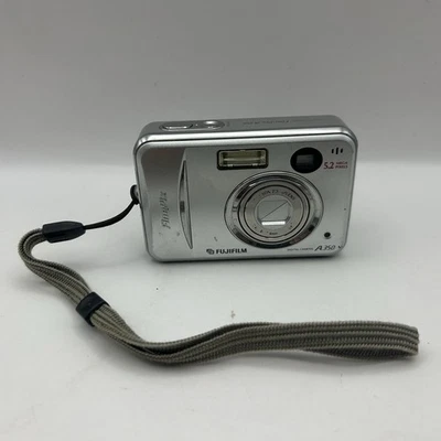 Fujifilm FinePix A345 4.1MP Digital Camera - Silver Spares & Repairs - Image 1 of 4
