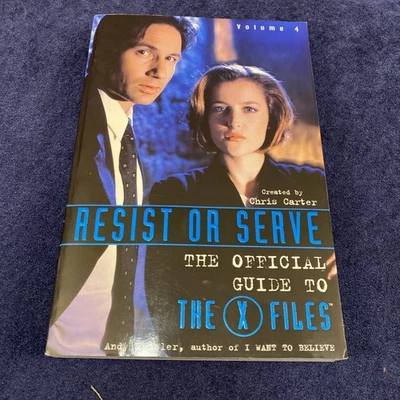 Official Guide to the X-Files Book Volume 4 “ Resist Or Serve”Trade Paperback Foto 1 de 3