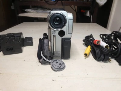 Sony DCR-PC3 Digital Video Camera Recorder Handycam Mini DV Japan - Image 1 of 4