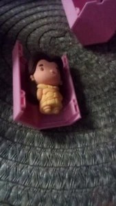 Adorno de Navidad Hallmark Disney Princesa Misteriosa Bella - Imagen 1 de 1