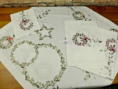 Sander Mitteldecke Tischläufer X-Mas Garland Weihnachten bestickt Größenwahl - Bild 1 von 2