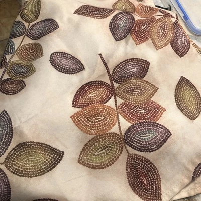 Set Croscill Mosaic Falling Leaves Napkins set of 6. 18 x 18 Multi-new - Image 1 of 3