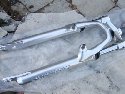 SR Suntour sf8 m2025  Suspension MTB fork Fits 26". 1-1/8" threaded steer tube - Image 1 of 4