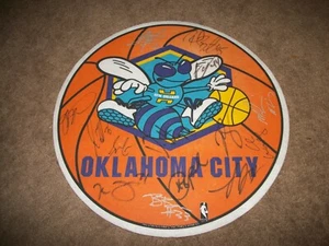 OKLAHOMA CITY AUTOGRAPHED PENNANT 15" ROUND - Picture 1 of 5