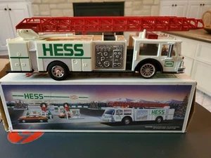 Banco de camión de bomberos de juguete HESS 1989 con luces y sirena en caja original ligeramente decolorado - Imagen 1 de 6