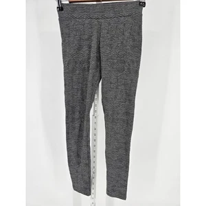 American Eagle Womens Sz XS Hi-Rise Leggings Gray Aztec Embossed Print - Picture 1 of 4