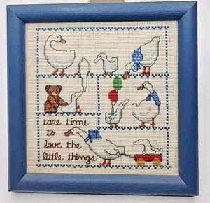 Peluche de ganso punto de cruz Take Time Little Things terminado 7" enmarcado - Imagen 1 de 3