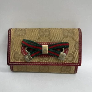 Auténtico estuche para llaves Gucci GG lona beige cinta cuero rojo - Imagen 1 de 18