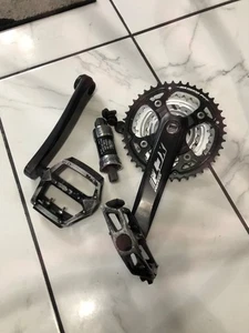 Juego de bielas de bicicleta de montaña triple Suntour 42/32/22 dientes y soporte inferior - Imagen 1 de 5