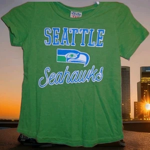 SEATTLE SEAHAWKS  GIRLS TSHIRT YOUTH MEDIUM BY JUNKFOOD - Picture 1 of 5