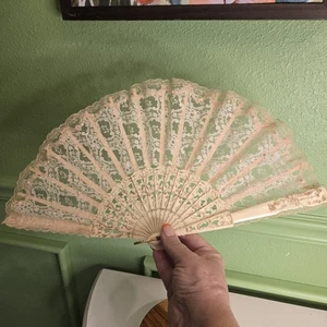 Vintage chinesischer Plexiglas Handfächer Spitzendetail und Perlen mit Holzrippen Griff - Bild 1 von 5