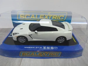 SCALEXTRIC C3072 NISSAN GT-R WHITE NEW - Picture 1 of 5