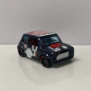 1969-1976 Morris Mini Cooper Collectible 1/64 Scale Diecast Diorama Model - Picture 1 of 4