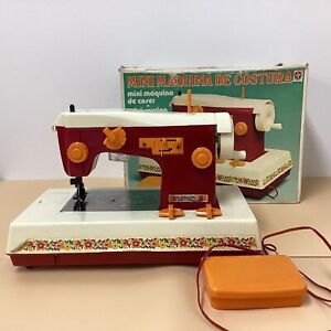 Mini Vintage Sewing Machine Toy 1970s (Mini Maquina de Costura) (T1) NS#8126