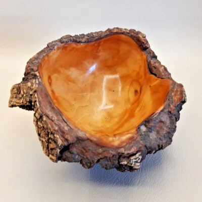 Jarrón de madera hecho a mano Birch Burl con flores talladas a mano hecho a mano decoración del hogar Foto 1 de 4