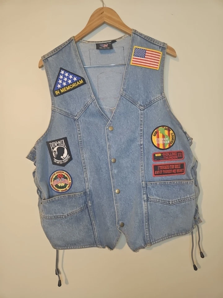 Chaleco de mezclilla vintage VFW - POW MIA y parches Rolling Thunder talla L Foto 1 de 4