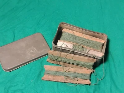 De Colección Dixie Mix Tin Años 40 con Líneas de Aparejos de Pesca Kit de Caja Estate Find Maine Foto 1 de 4