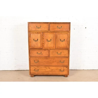 Cofre de caballero Henredon Mid-Century moderno de campaña roble, alrededor de los años 70 Foto 1 de 4