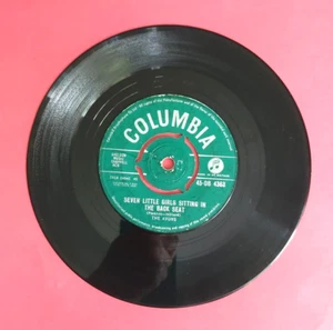 THE AVONS - DB 4363 - SEVEN LITTLE GIRLS SITTING IN THE BACK SEAT 1959 (1907) - Picture 1 of 3