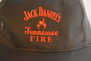 Sombrero de béisbol Jack Daniels Tennessee Fire Whisky negro malla ajustable para camionero - Imagen 1 de 3