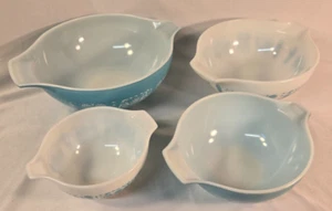 Vintage Pyrex Amish Butterprint Cinderella Mixing Bowls Turquoise/White 4 pc Set - Picture 1 of 6