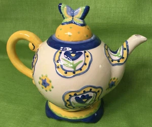 Tetera Mariposa Azul con Flor Amarilla Kimberly Hodges Cupcakes y Ruedas de Carro  - Imagen 1 de 6