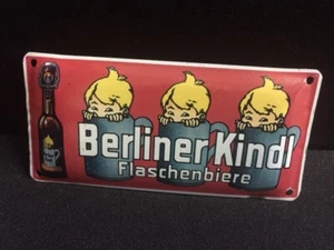 Berliner Kindl Flaschenbiere kleines gewölbtes Blechschild 5,3 x 11 cm Türschild - Foto 1 di 4