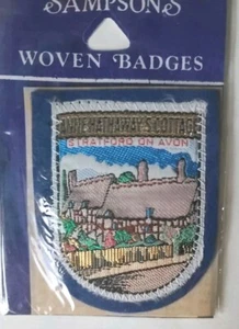 Nuevo de Colección Anne Hathaway Parche Insignia Tejido Casa de Campo Recuerdo Bordado Sampson's - Imagen 1 de 4