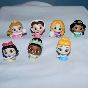 Disney Doorables Winter Princess 7 Figure Aurora Snow White Exclusive Series 12 - Picture 1 of 8