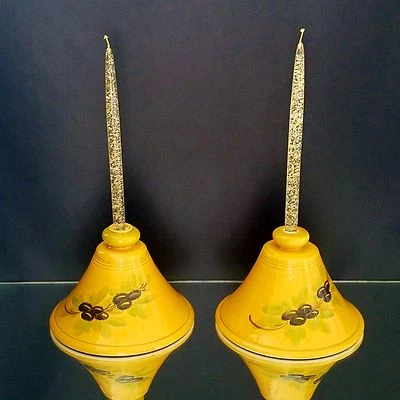 Candelabros grandes con forma de campana amarilla con rama de olivo diseñador decoración del hogar Foto 1 de 4