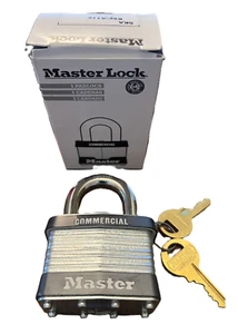 Master Lock 5KA-A112 laminiertes handelsübliches Vorhängeschloss neu im Karton mit 2 Schlüsseln - Bild 1 von 3