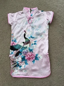 Exquisite 100% Silk Chinese High Neck Dress. BNWT. Pink Peacock Detail. Age 2-3 - Picture 1 of 8