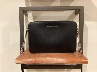 Excellent Condition Michael Kors Black Jet Set Crossbody - Image 1 of 4