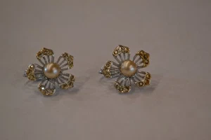 K12- Kunstperlen Blume Ohrringe Clip auf silberfarben Strass Vintage - Bild 1 von 2