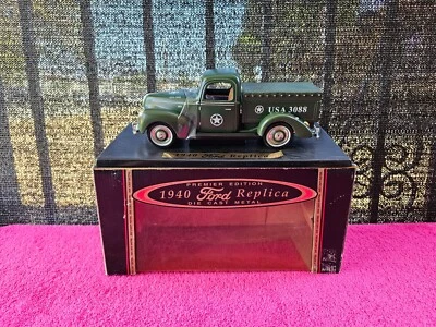 Golden Wheel Premier Edition 1940 Ford Replica Die Cast Metal 1:18 Scale - Army - Image 1 of 4