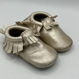 Freshly Picked Baby Moccasins Gold Metallic Fringe Leather Toddler Sz 3 EUC Soft - Picture 1 of 10