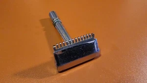 VINTAGE 1930'S GEM MICROMATIC SAFETY RAZOR - CHROME - Picture 1 of 5