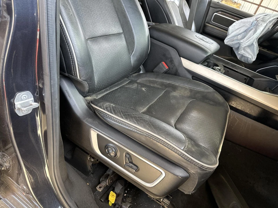 Asiento delantero derecho usado se adapta a: camioneta Ram Dodge 1500 2019 nuevo estilo rueda de 6 orejetas Foto 1 de 4