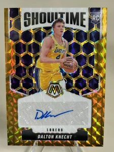 2024-25 Panini Mosaic #SS-KNE Dalton Knecht Showcase GOLD AUTO /10 (RC, AU) - Picture 1 of 6