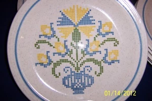 Dinnerware/Stoneware Dinner, sandwich & saucer plates (#0713) - Picture 1 of 6