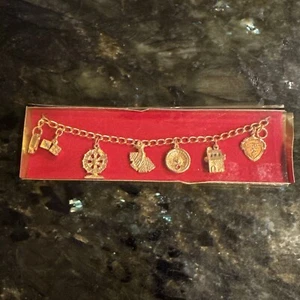 Vtg Gold Tone Charm Bracelet Las Vegas Gambling Casino Souvenir Made IN USA NIB - Picture 1 of 5