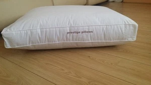 BOX PILLOWS NEW LUXURY SQUARE EDGE BED PILLOW HOTEL QUALITY MEDIUM RRP £79. PAIR - Picture 1 of 4