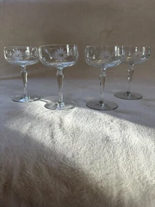 4 Vintage geätzte Blumen Gläser Champagner Coupe Cocktail Weinglas - Bild 1 von 4